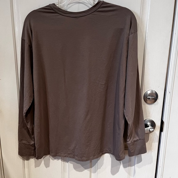 Vuori Women's Long- Sleeve Feather Tee | Size Medium - Picture 7 of 10